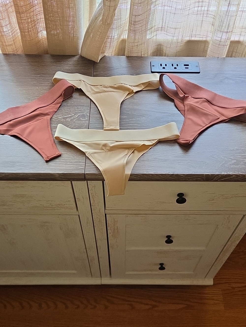 Smooth High-Cut Thong Bikini Bottoms in Beige and Terracotta